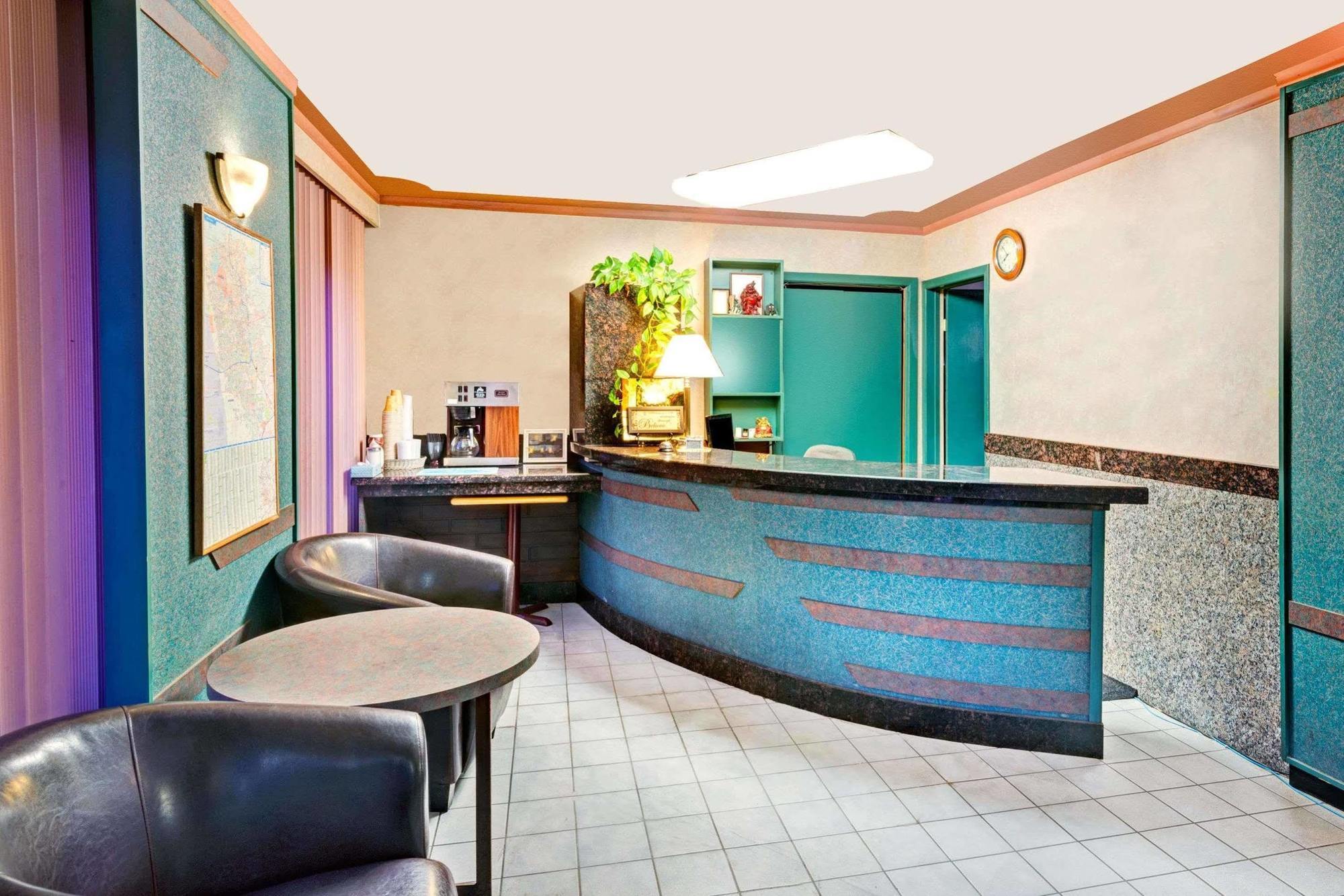 Weber Inn キッチナー エクステリア 写真